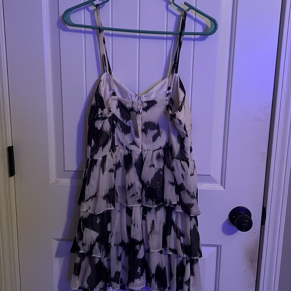 Black and white top - Picture 2 of 3